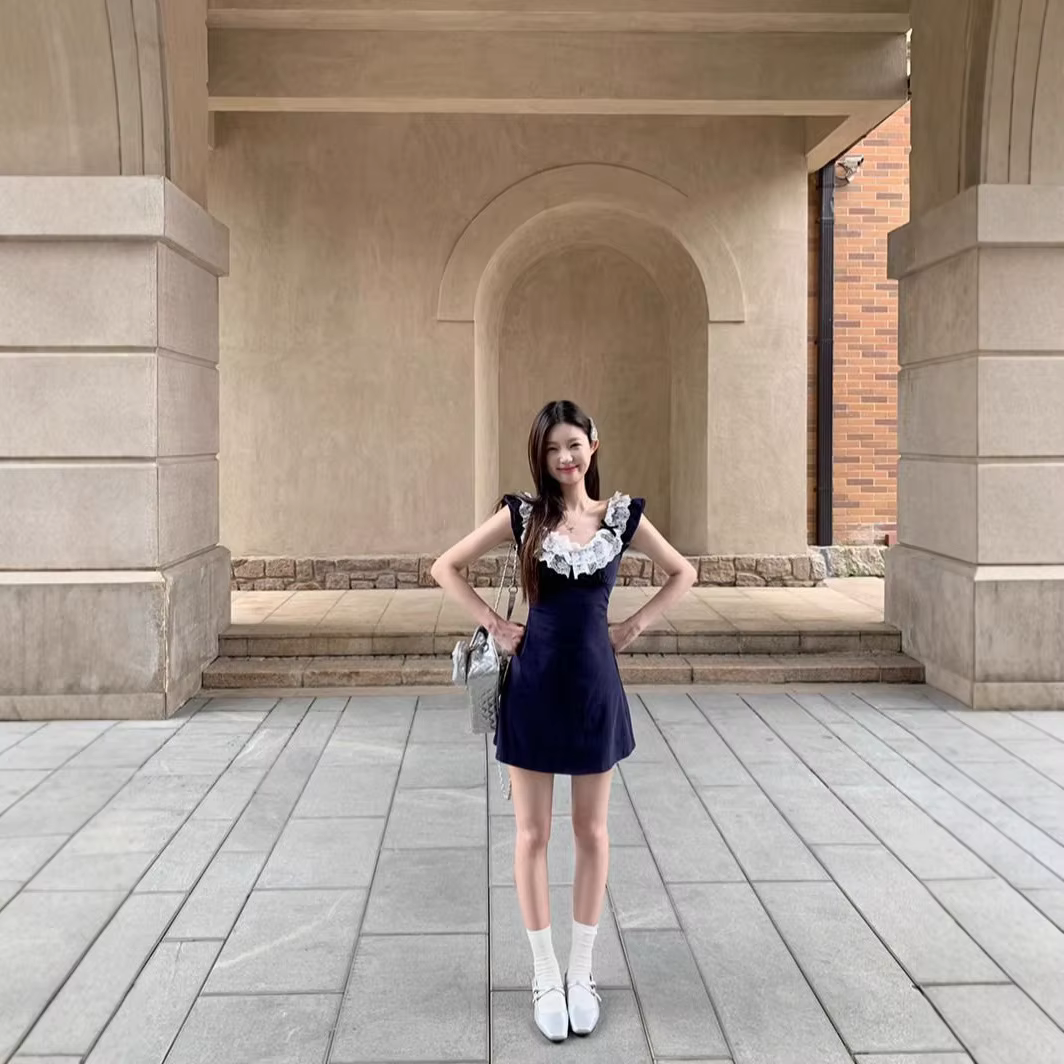 Nouvelle petite robe à manches volantes pour femmes
