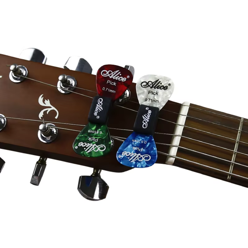 Porte-médiators à clipser avec médiators – S'adapte à la plupart des têtes de guitare pour un accès rapide aux médiators pendant la pratique ou la performance TMZ