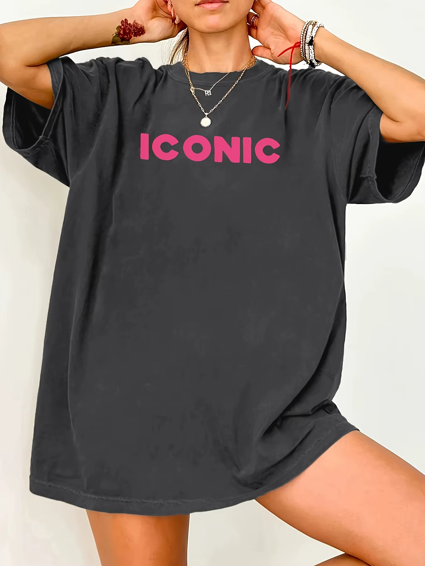 T-shirt imprimé Iconic World Tour à manches courtes et col rond