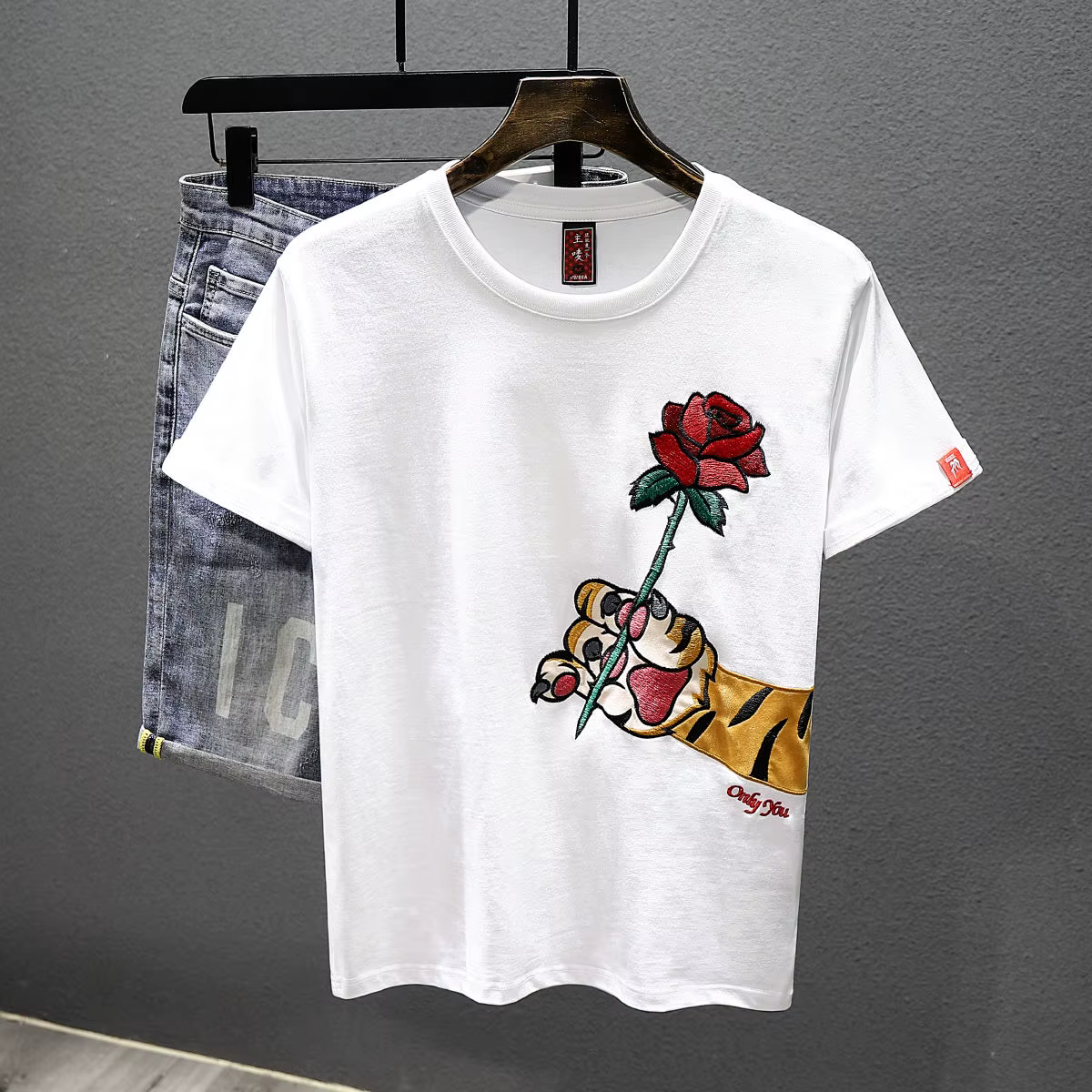 Rose brodé T-shirt à manches courtes hommes 2025 nouvel été décontracté col rond ample haut