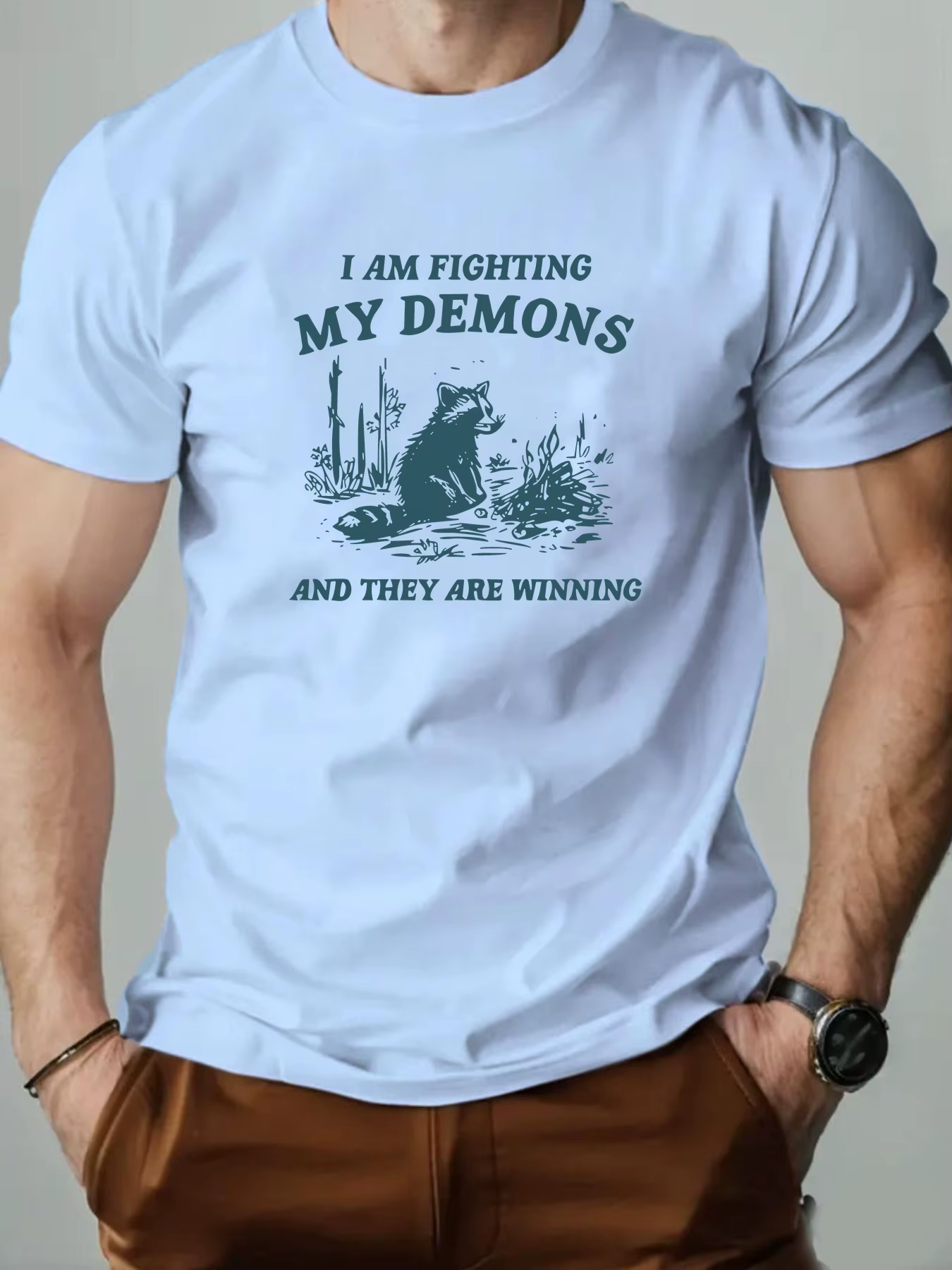 2025 T-Shirt pour hommes "Je combattre mes démons" Humoristique Graphique de raton laveur Respirant Doux Confortable Décontracté Tendance Quotidienne Streetwear