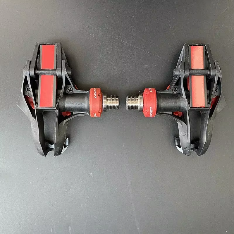 Pédales de route en carbone ultra légères 165g avec crampons pédales de vélo pour le cyclisme
