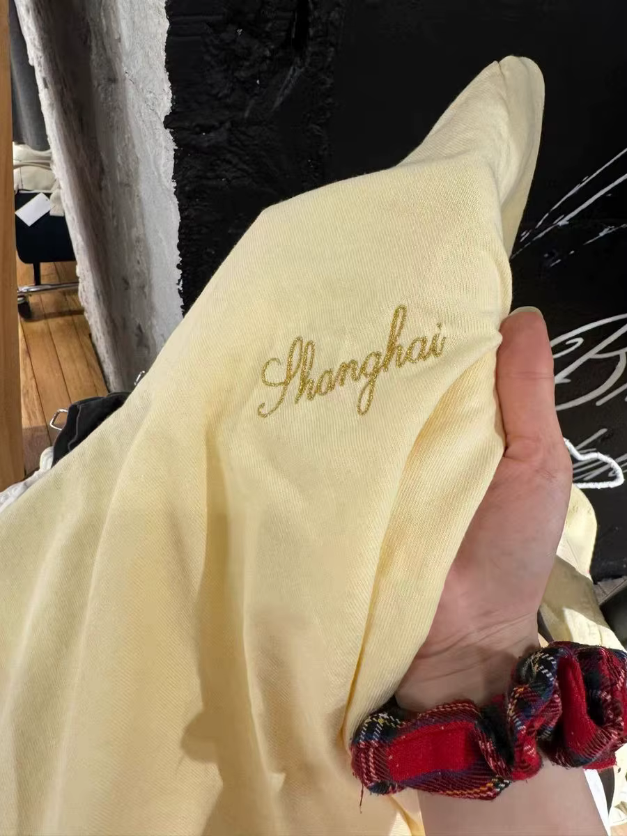 Lettre broderie jaune T-shirt femme été col rond manches courtes coton t-shirts décontracté doux Preppy Style mignon