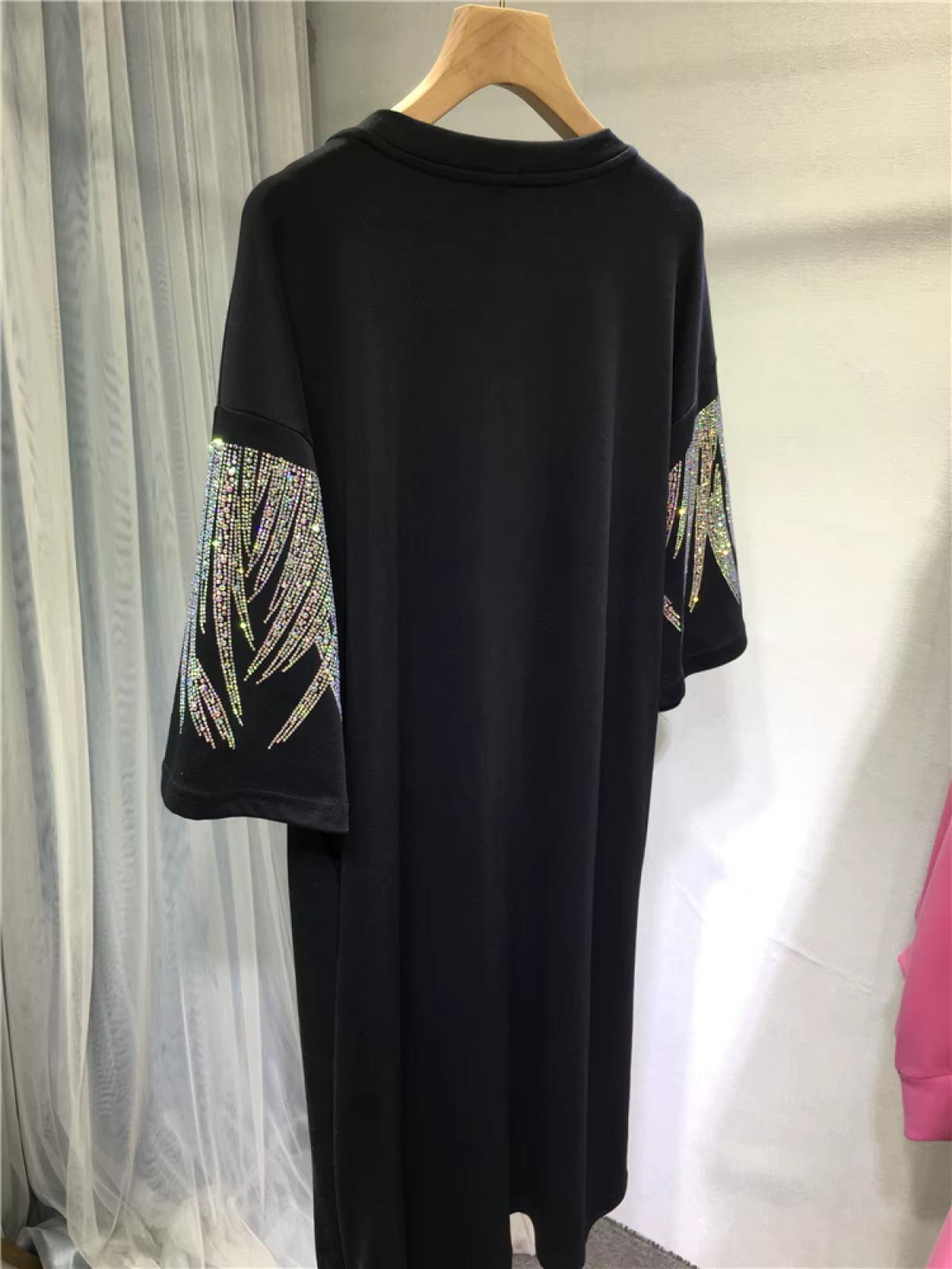 T-shirt à col rond en strass pour femmes