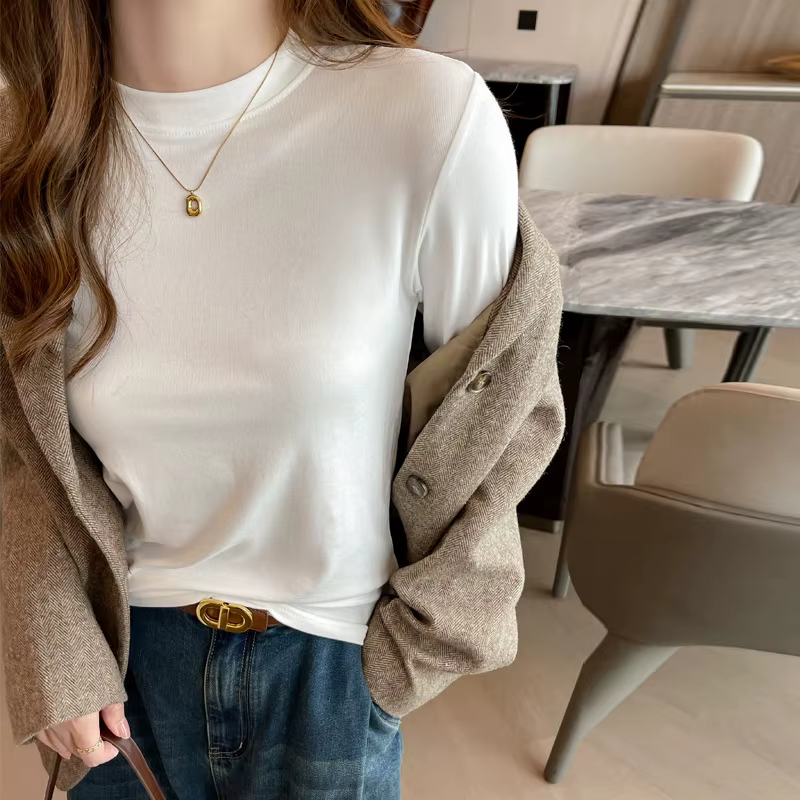 T-shirt moulant noir à col rond pour femme