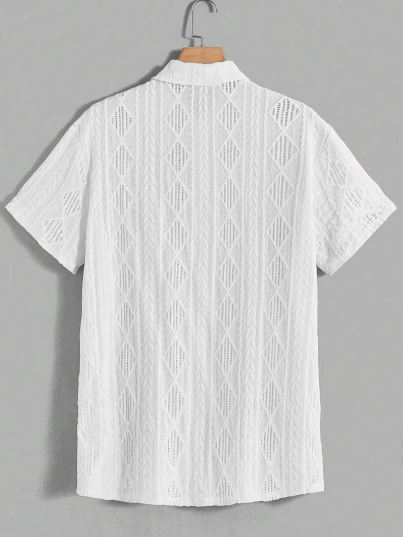 Chemise à manches courtes pour hommes, coupe slim, couleur unie, avec boutons, haut décontracté ajouré, adapté à la mode estivale et au quotidien.
