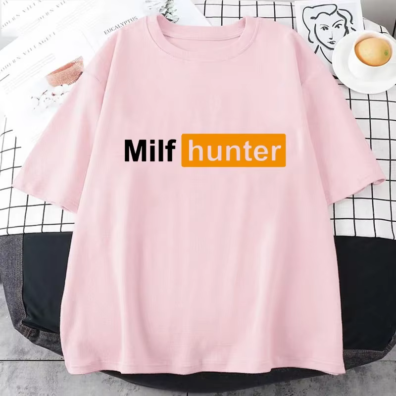 Chasseur de MILF | Drôle adulte Humor blague pour hommes qui aiment les Milfs T-Shirt