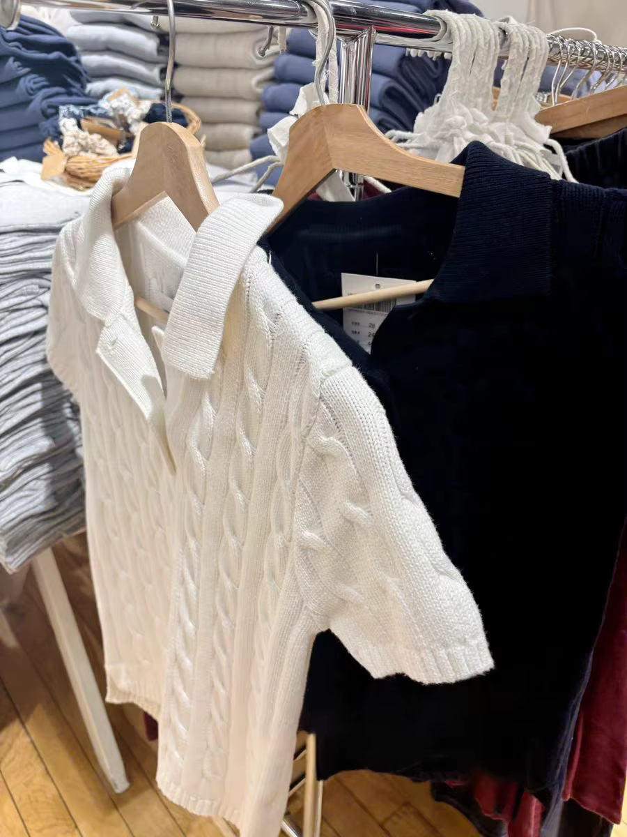 T-shirt à manches courtes et col rabattu pour femme