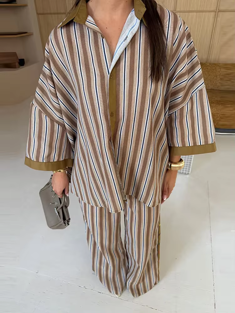 Ensemble chemise et pantalon à rayures