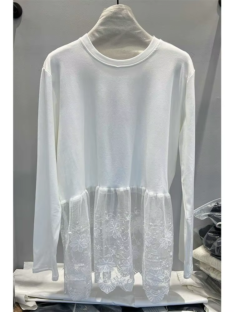 T-shirt mi-long en dentelle épissée