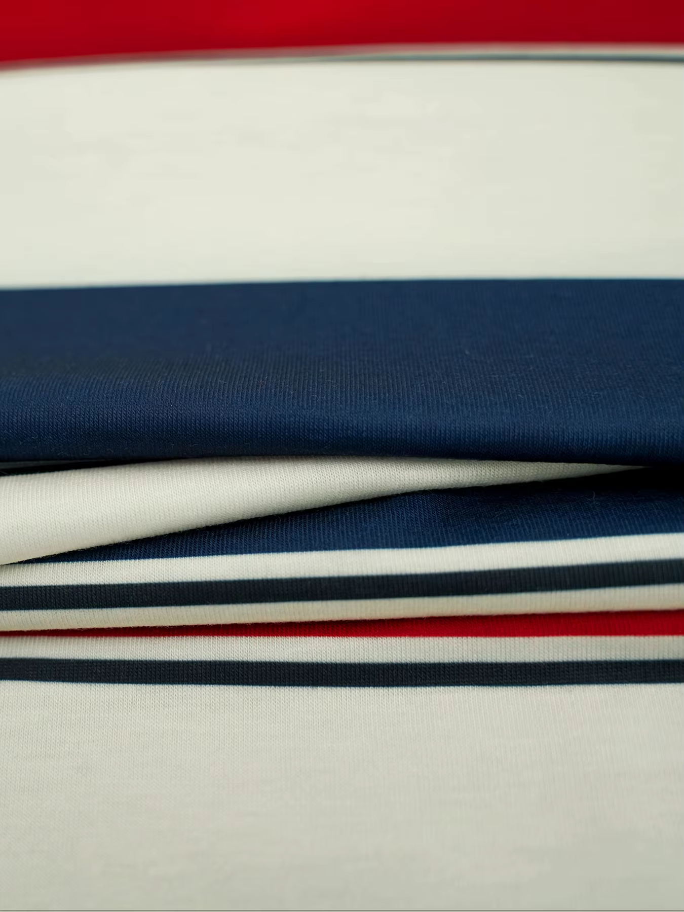 T-shirt rayé rouge, jaune et bleu pour homme