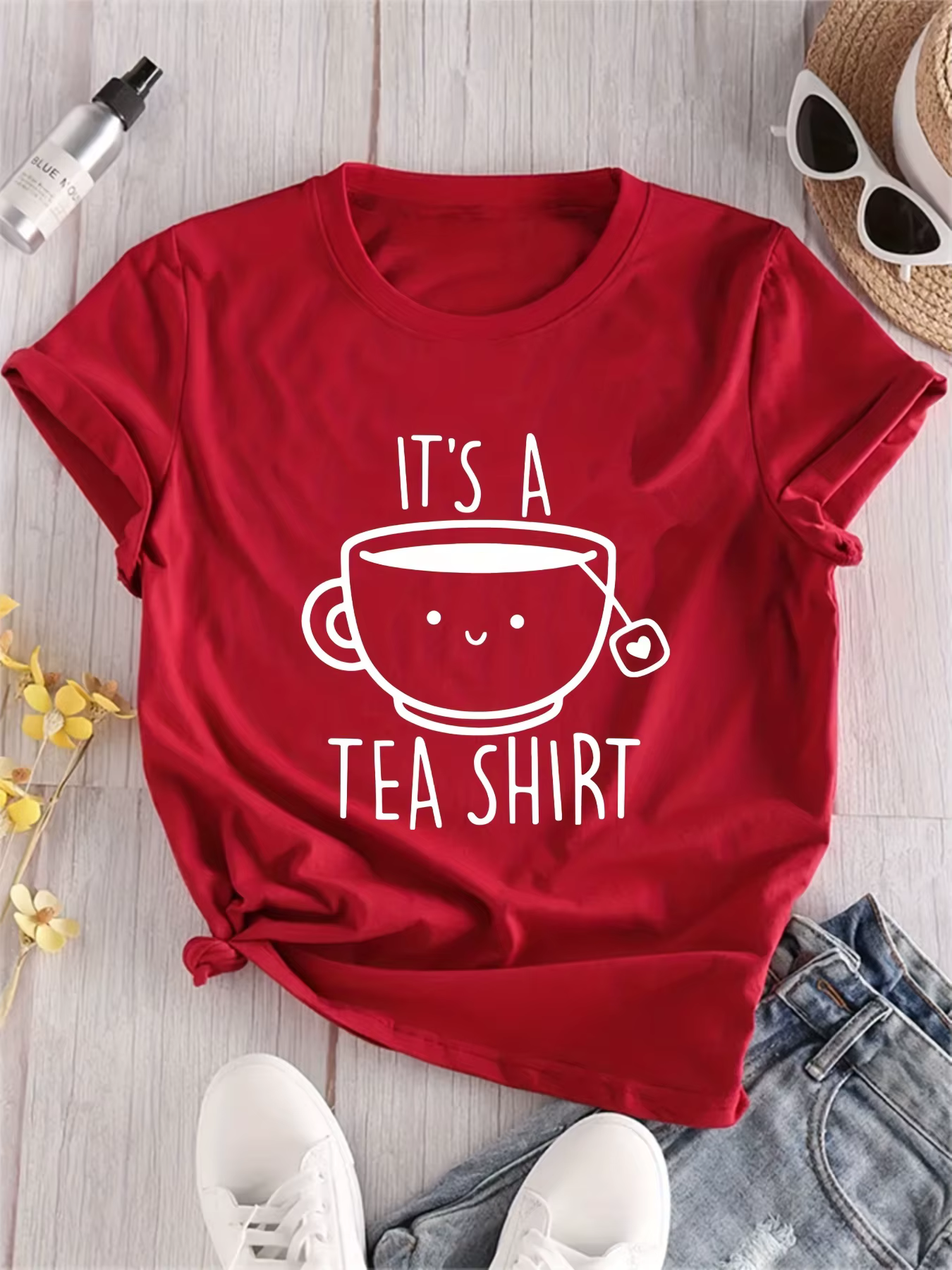 T-shirt pour femme avec impression de l'alphabet « It's A Tea Shirt »