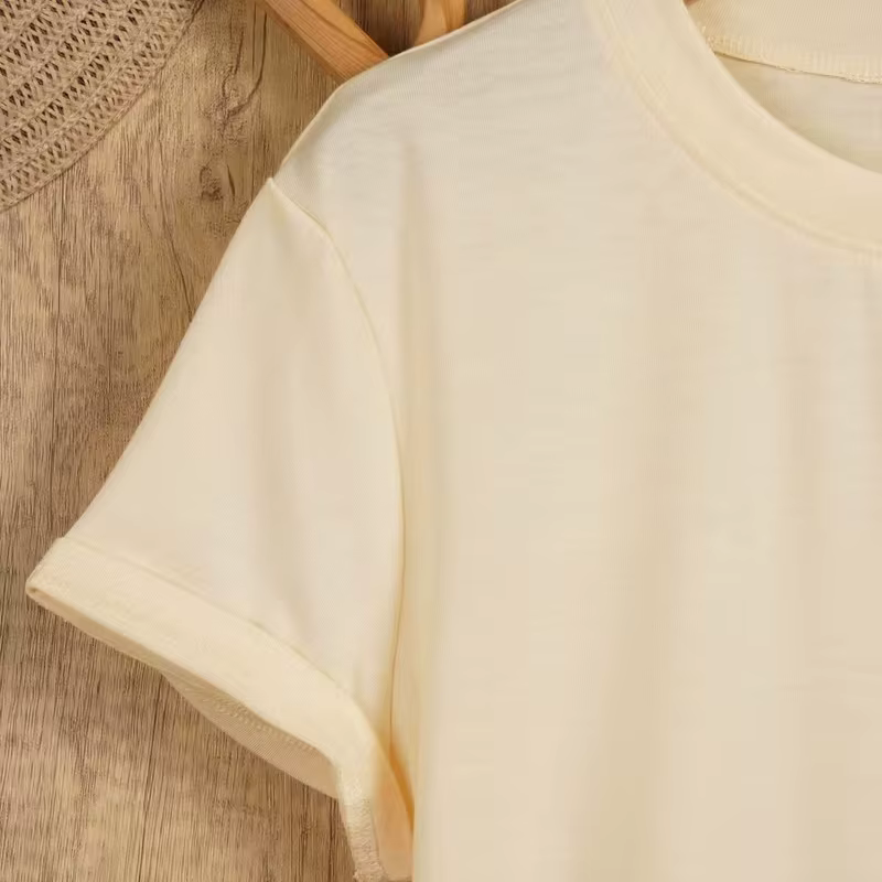T-shirt à col rond pour femme avec motif floral minimaliste et imprimé de roses beiges et brunes