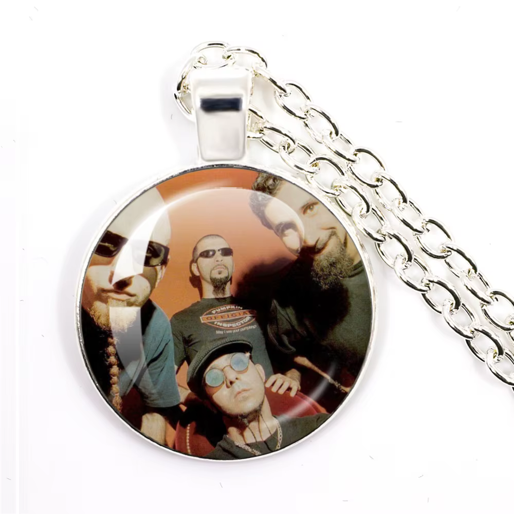 Collier pendentif en verre cabochon avec couverture d'album du groupe de heavy metal System of a Down