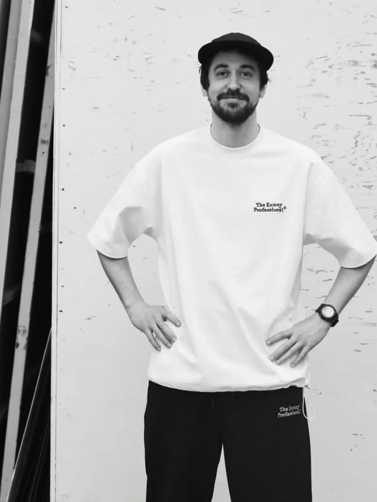 The Ennoy T-shirt coopération rétro broderie à manches courtes hommes et femmes col rond ample pur coton tokyo