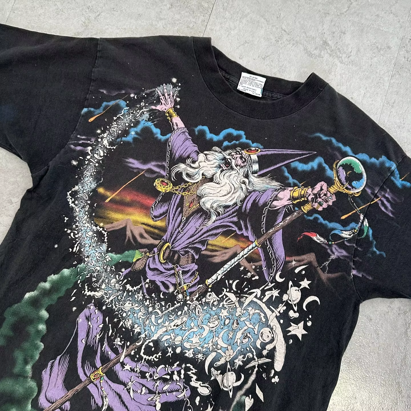 Années 90 Vintage Surdimensionné Assistant Mystique Graphique Imprimé T-shirt Streetwear Unisexe Mode