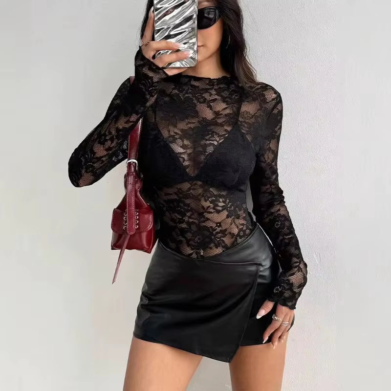 Haut à manches longues en dentelle transparente à motif floral rose
