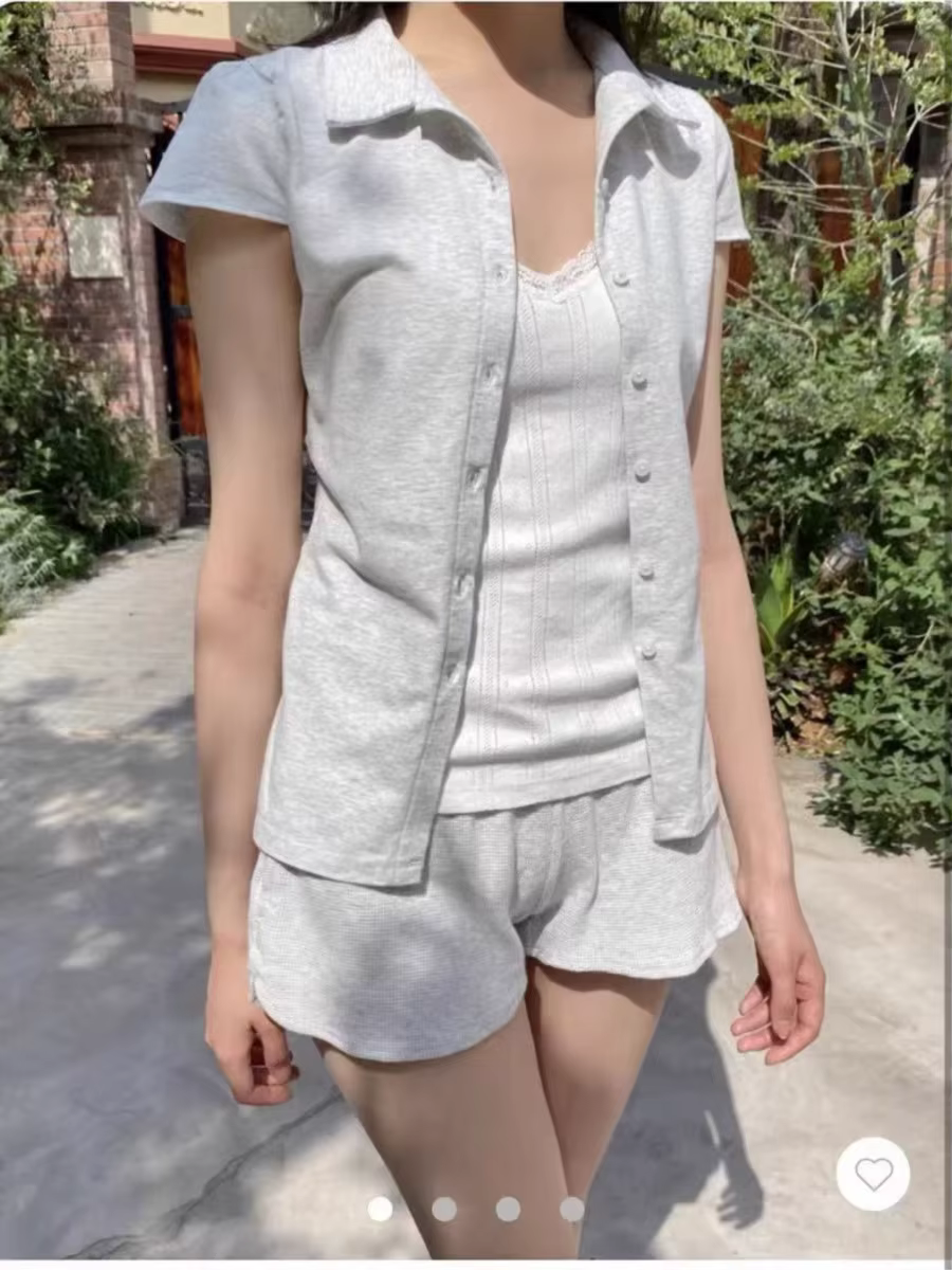 Boutons blancs T-shirts à manches courtes femmes été coton doux col rabattu Style Preppy hauts Blouse