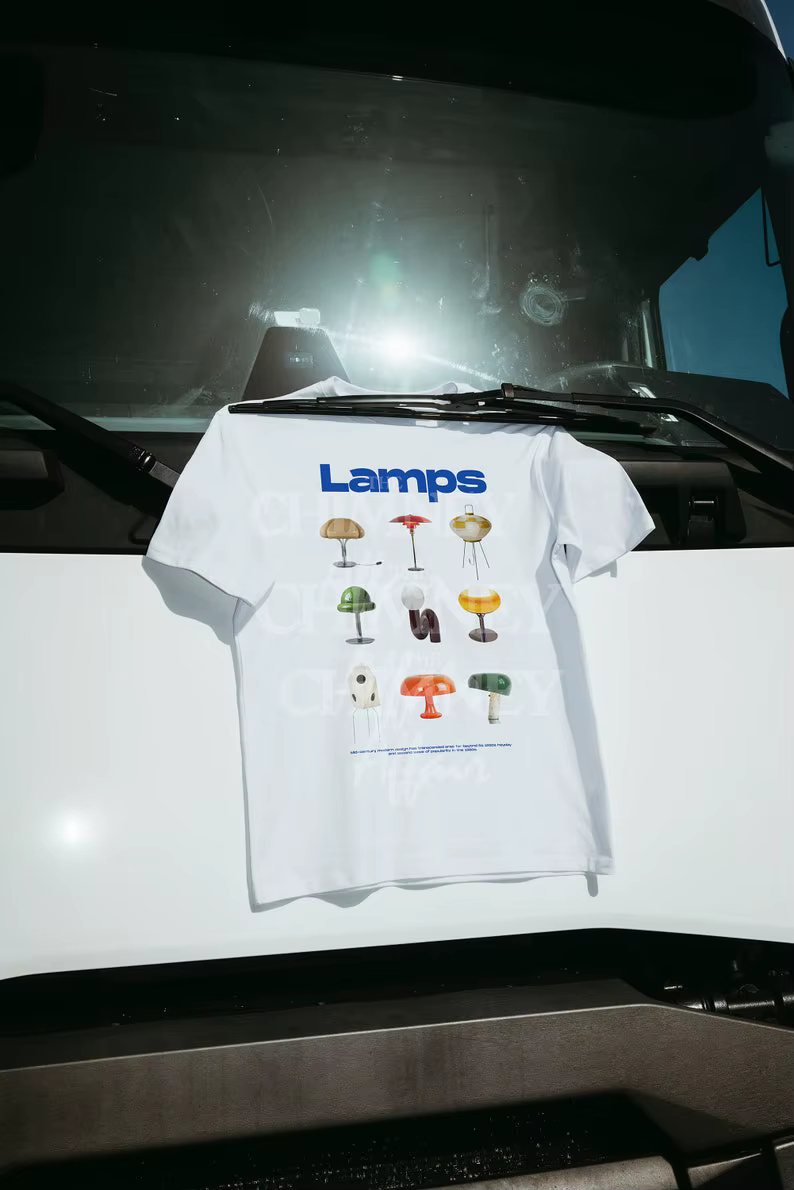 T-shirt imprimé avec lampes modernes du milieu du siècle des années 90