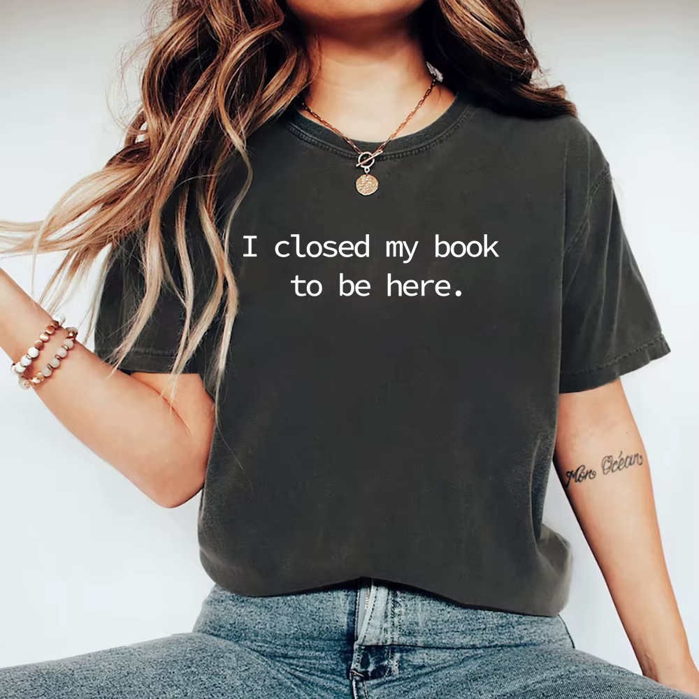 Je fermé mon livre pour être ici t-shirt