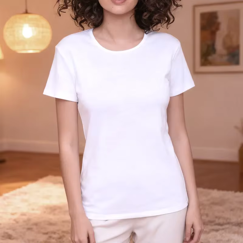 T-shirt pour femme avec motif de chat d'anime mignon