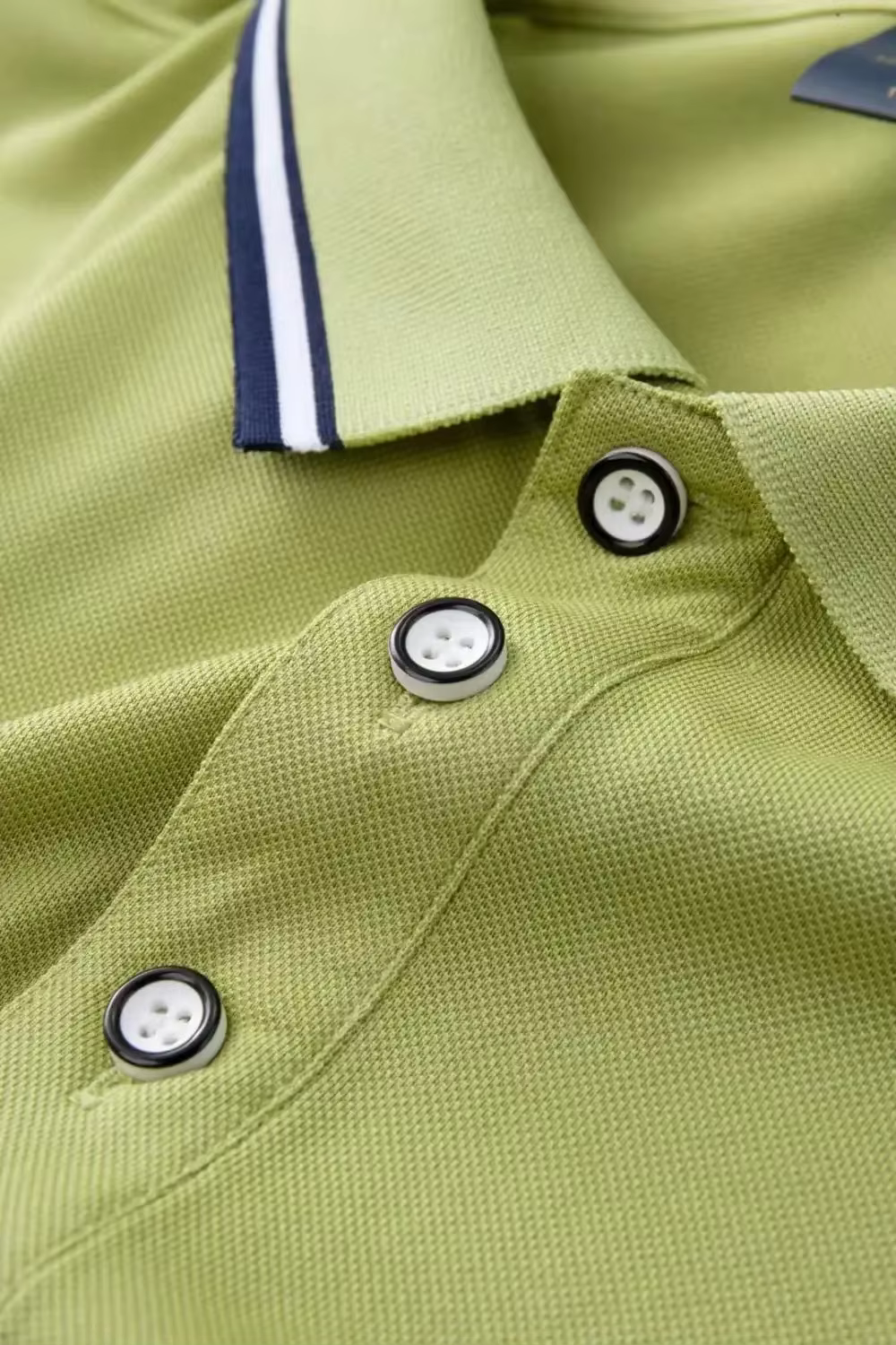 Nouveau Polo Homme 2026 Couleur Unie Manches Courtes Boutonné Col Revers Léger Streetwear Sport Décontracté