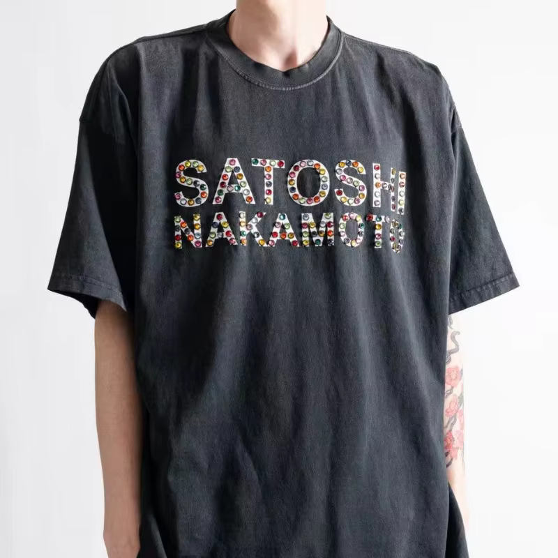 Nouveau T-shirt Satoshi en coton noir à col rond