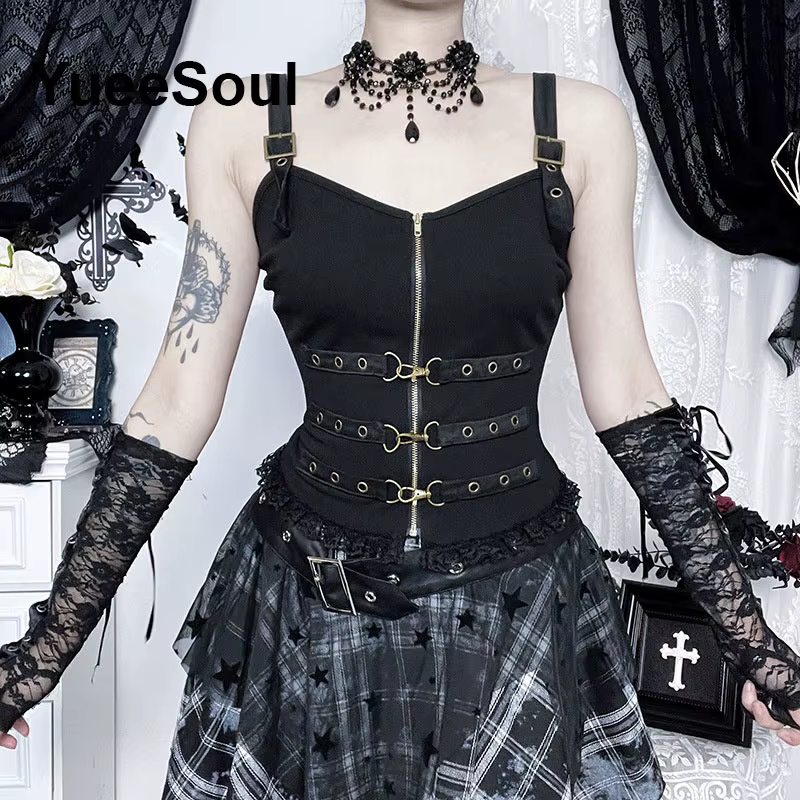 Crop tops gothiques noirs à fines bretelles en maille