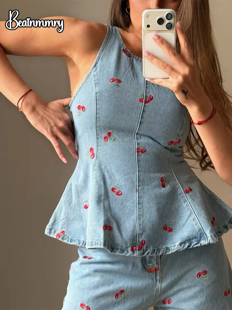 Ensemble deux pièces en jean imprimé sans manches pour femme : haut court élégant à col rond et pantalon long – Tenue de rue tendance 2026