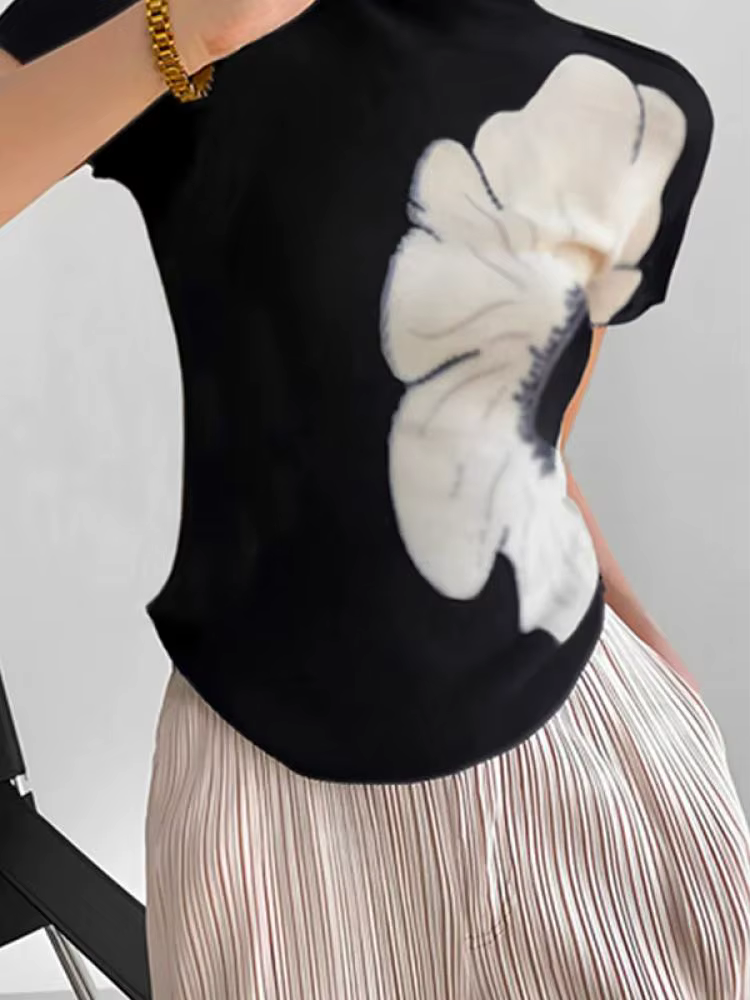 Yeezzi 2024 nouveautés été manches courtes imprimé fleuri bases T-Shirt femmes mode coupe ajustée col haut décontracté hauts