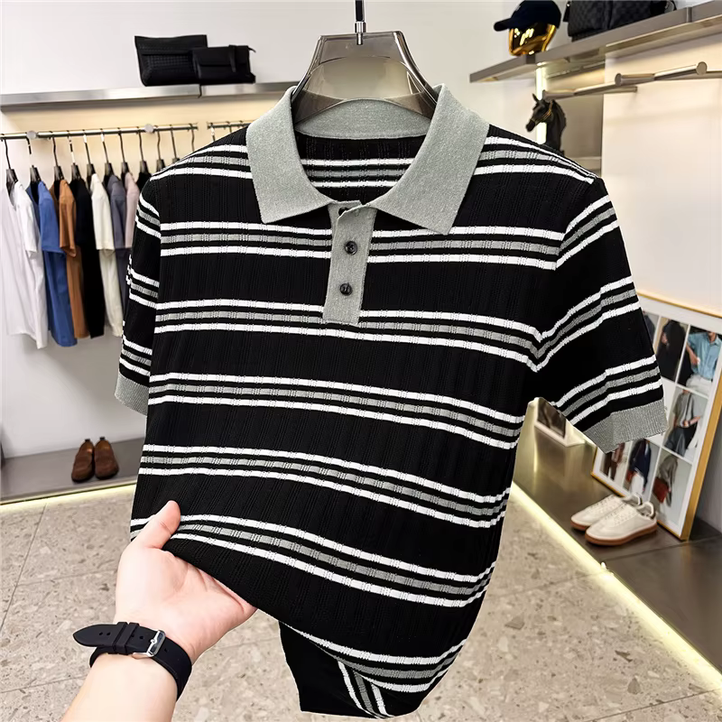 Polo tricoté rayé couleur café pour homme