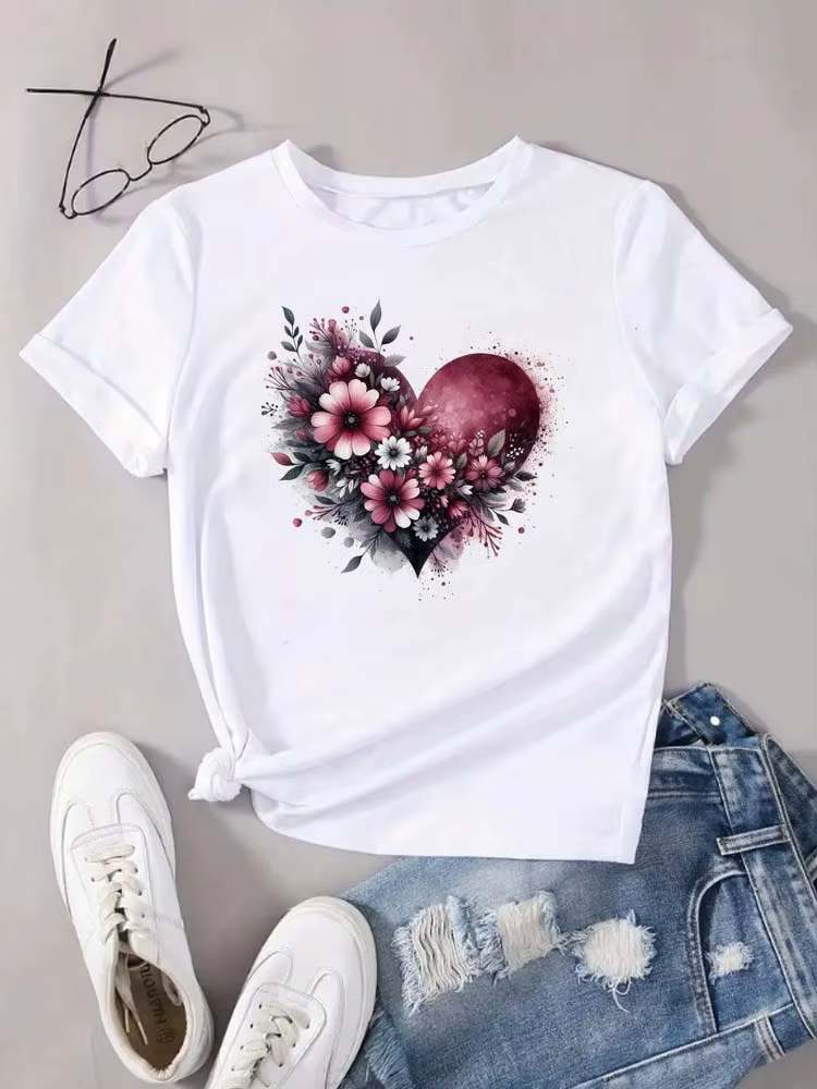 T-shirt pour femme à motif floral en forme de cœur