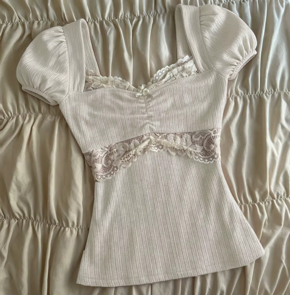 T-shirt Coquette en dentelle patchwork d'été