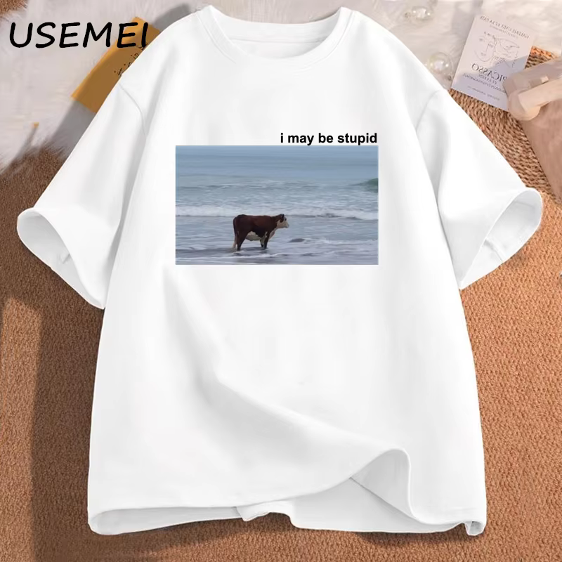 I May Be Stupid Cow on Beach Funny Meme T-shirt en coton pour hommes