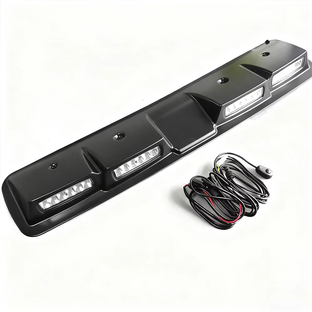 Accessoires tout-terrain universels LED feux de toit lampes de toit avant becquet de toit antibrouillard accessoires extérieurs de voiture