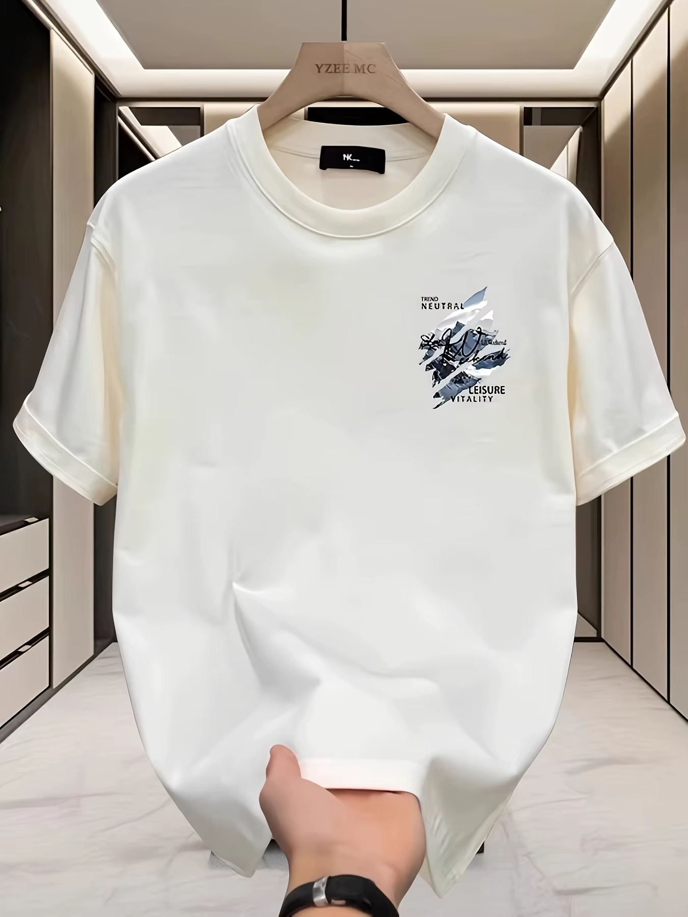 T-shirt pour homme 100% coton avec imprimés de style streetwear estival. Il convient