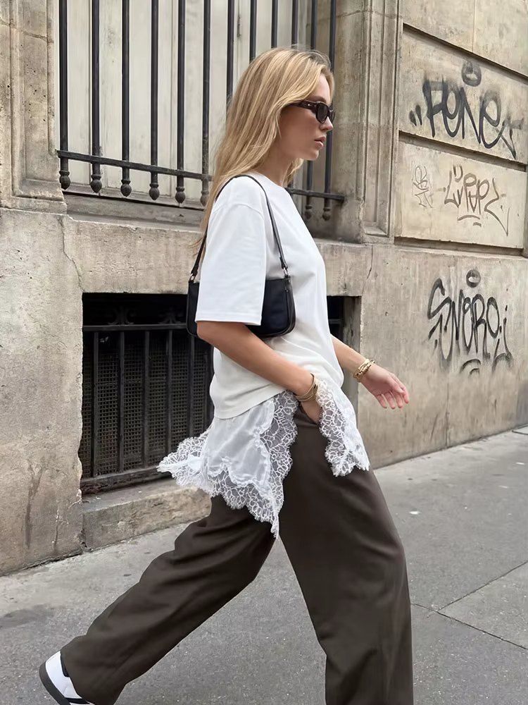 T-shirt asymétrique à col rond et manches courtes pour femme