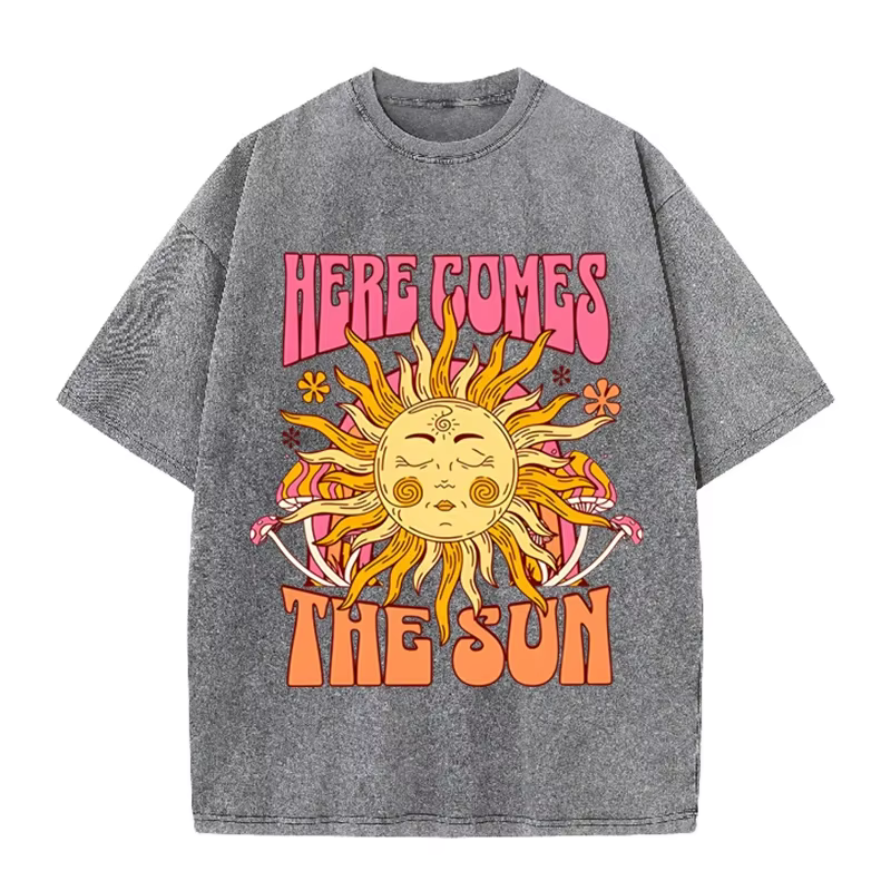 T-shirt vintage noir « Here Comes The Sun » rétro psychédélique effet délavé soleil