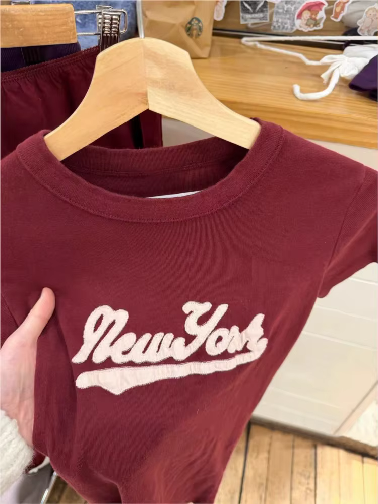 T-shirts slim pour femme avec appliques lettres bordeaux