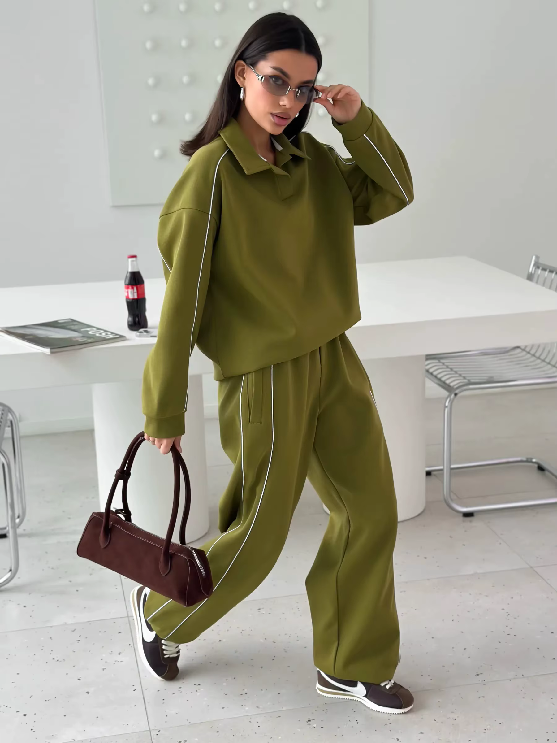 Ensemble de survêtement 2 pièces pour femme automne 2026 : haut polo à manches longues et pantalon large avec bande latérale – Tenue décontractée et sportive