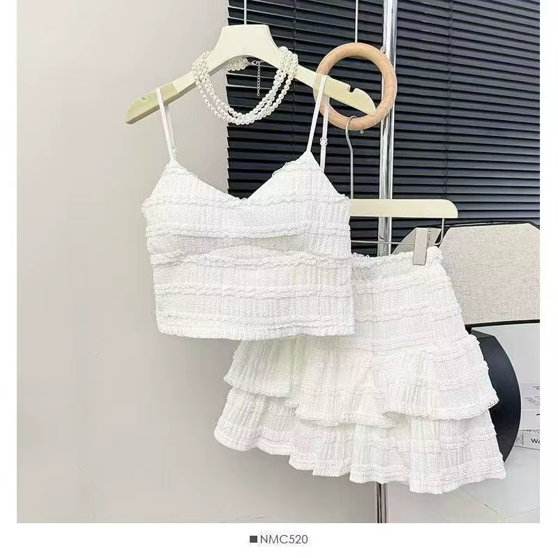 Ensemble décontracté pour femme : Haut court blanc sans bretelles et jupe courte