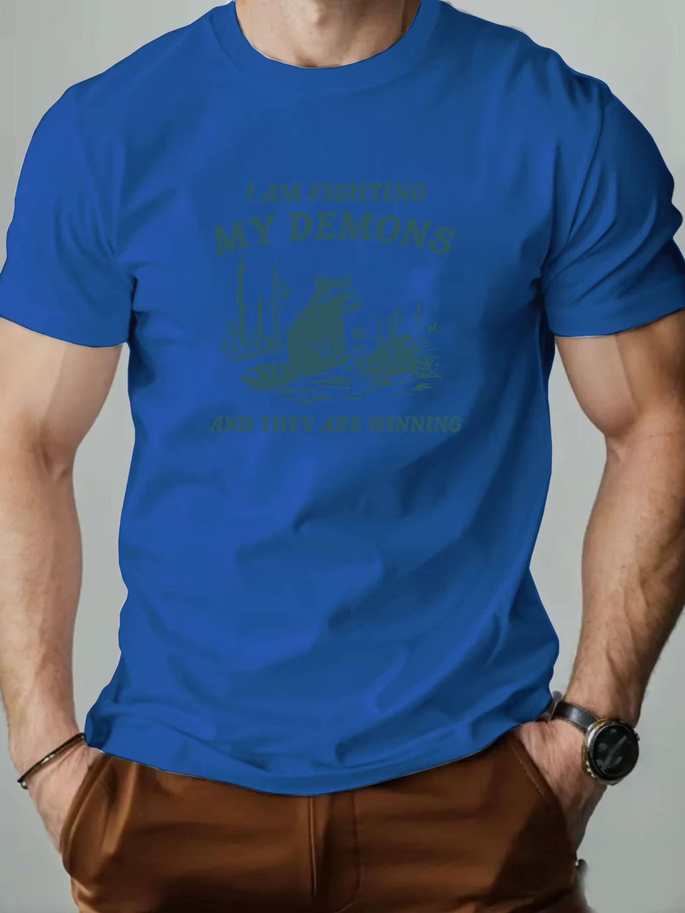 2025 T-Shirt pour hommes "Je combattre mes démons" Humoristique Graphique de raton laveur Respirant Doux Confortable Décontracté Tendance Quotidienne Streetwear