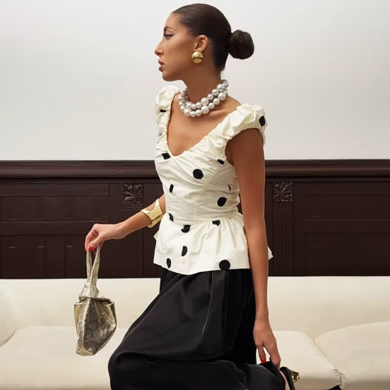 Débardeur Vintage à Pois Dos Nu Chic Urbain d'Été Coupe Slim Col Plongeant en V Décontracté à Volants Sans Manches Polyvalent Femme 2026