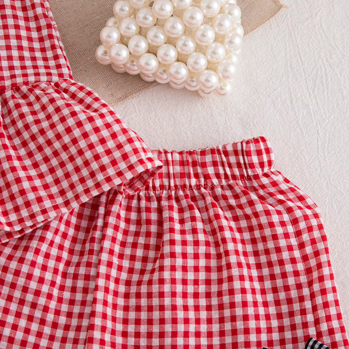 Ensemble de vêtements d'été pour enfants : Hauts sans manches froncés à carreaux rouges avec nœud et short ample pour bébé fille