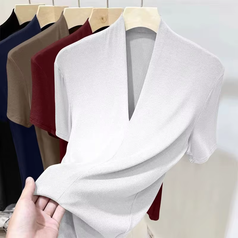 Nouveau haut à manches courtes fileté pour femmes