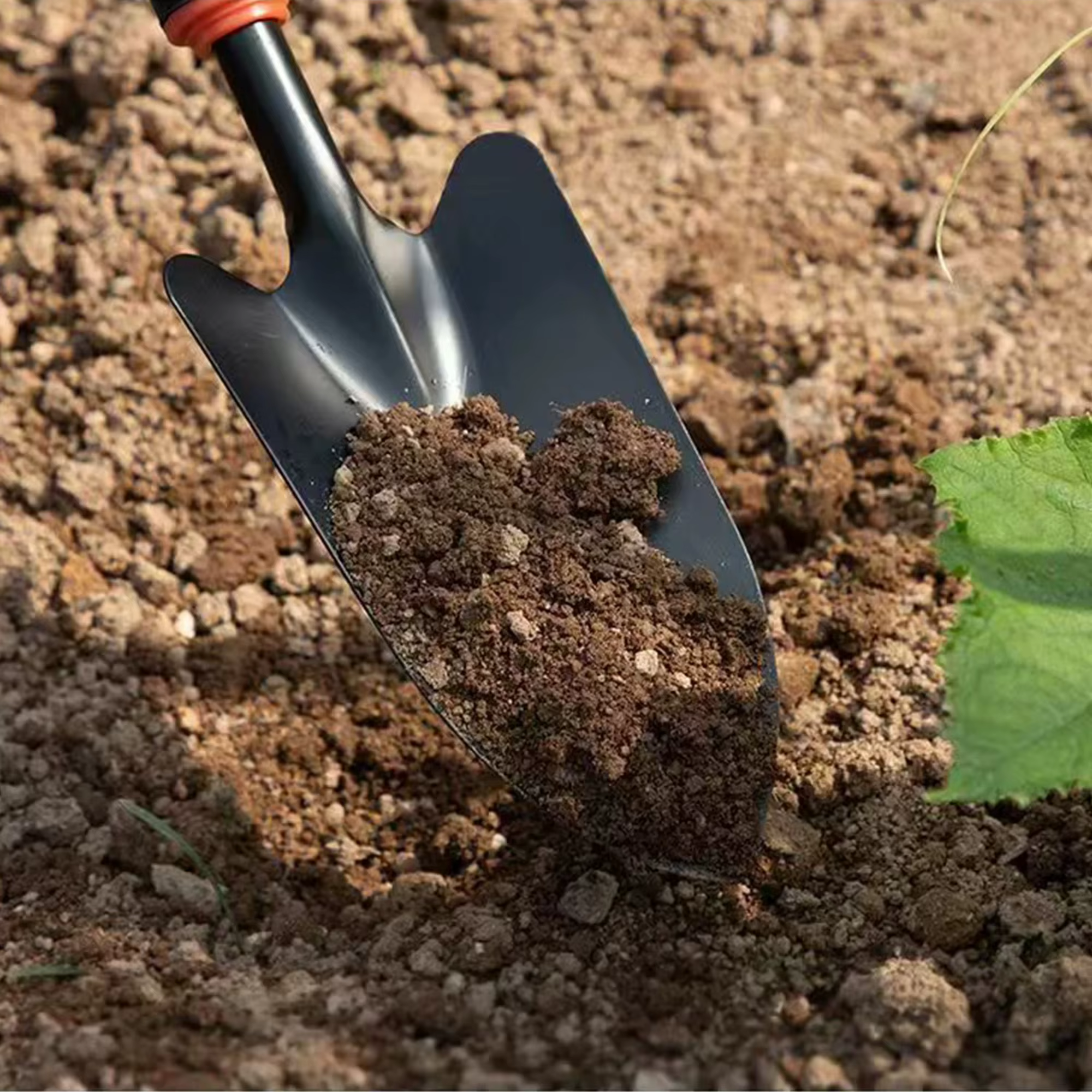 Truelle de jardin ergonomique en métal avec manche noir et garniture orange - Idéale pour planter des fleurs et des légumes