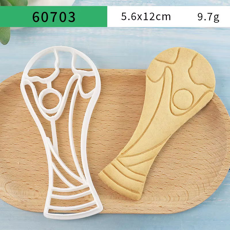 4 emporte-pièces en forme de ballon de football, moules à biscuits sur le thème du terrain de football et du trophée pour décorations de gâteaux d'anniversaire et de baby shower