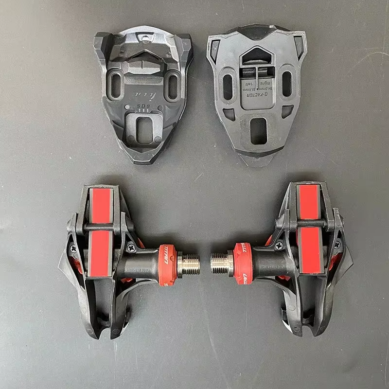 Pédales de route en carbone ultra légères 165g avec crampons pédales de vélo pour le cyclisme