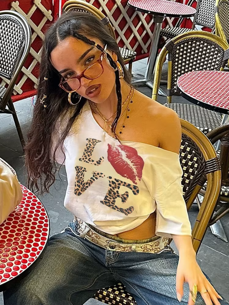 T-shirt surdimensionné à col incliné pour femmes