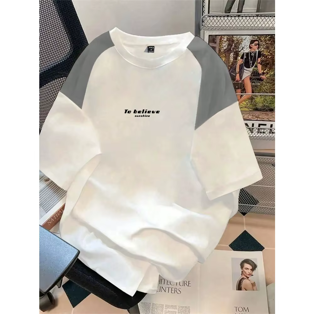 Le nouveau t-shirt pour homme pour l'été 2026 présente un motif imprimé en lettres 3D décontracté